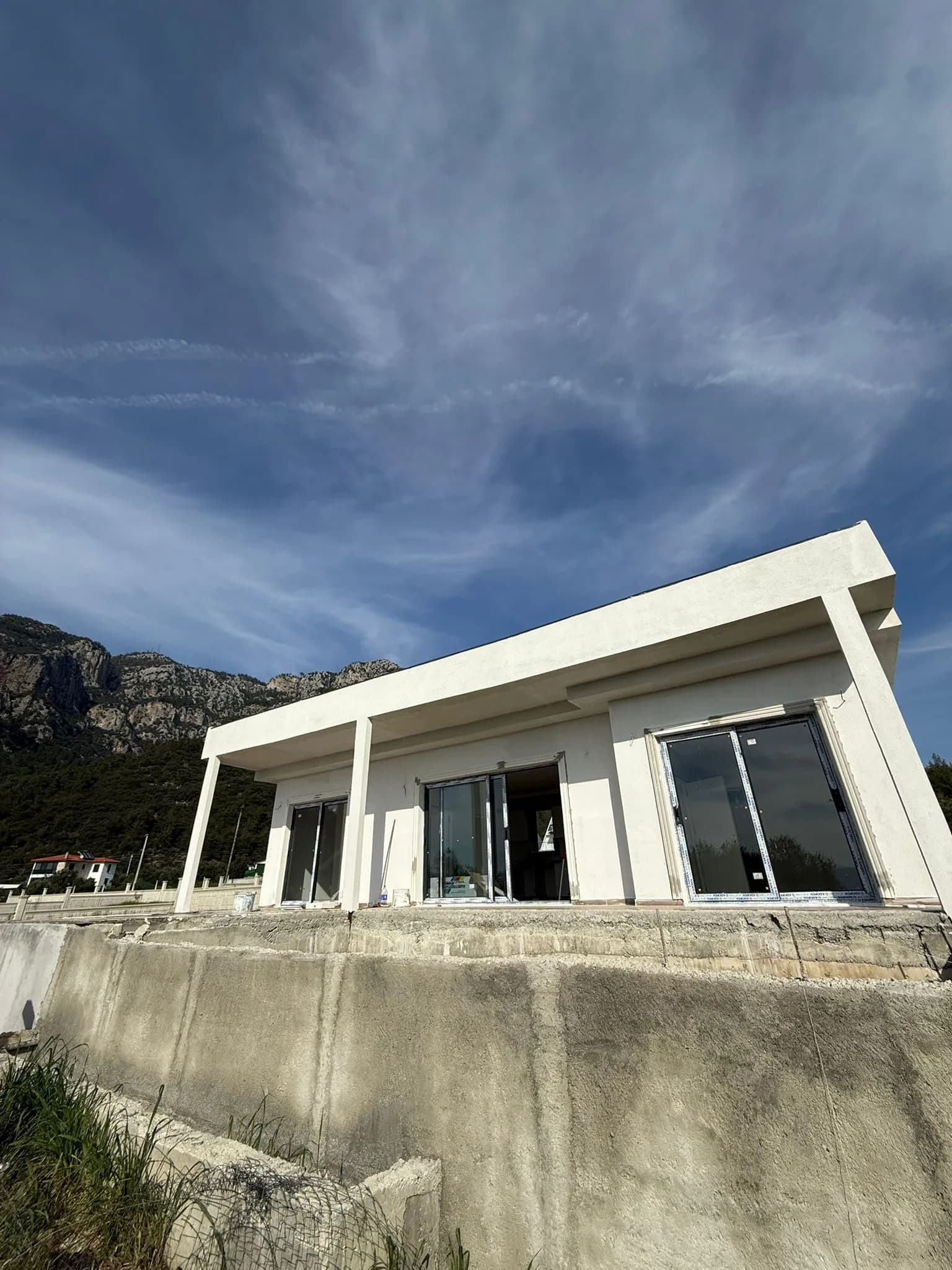 KÖYCEĞİZ ZEYTİNALANINDA SATILIK HAVUZLU GÖL MANZARALI 2+1 - Görsel 3