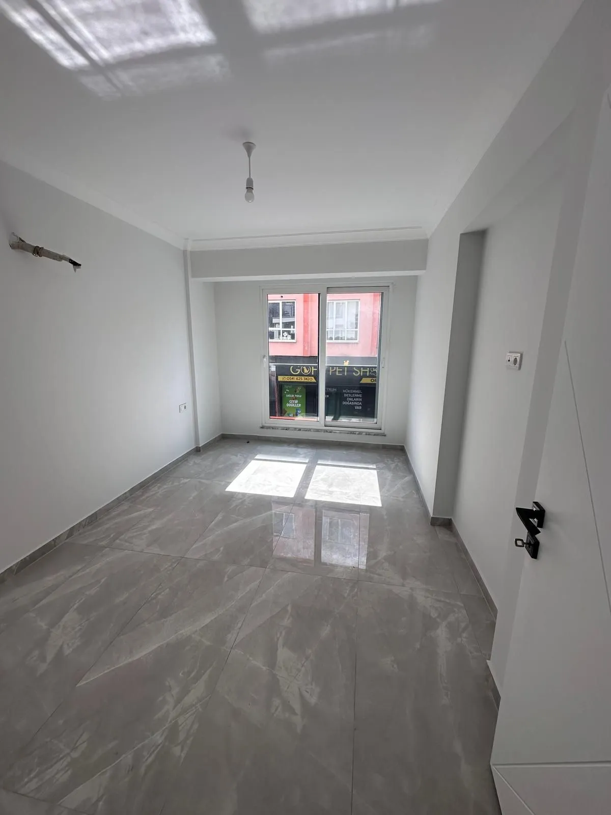 ORTACA CENGİZ TOPEL CAD. SPACIOUS 1+1 FOR SALE - Görsel 6