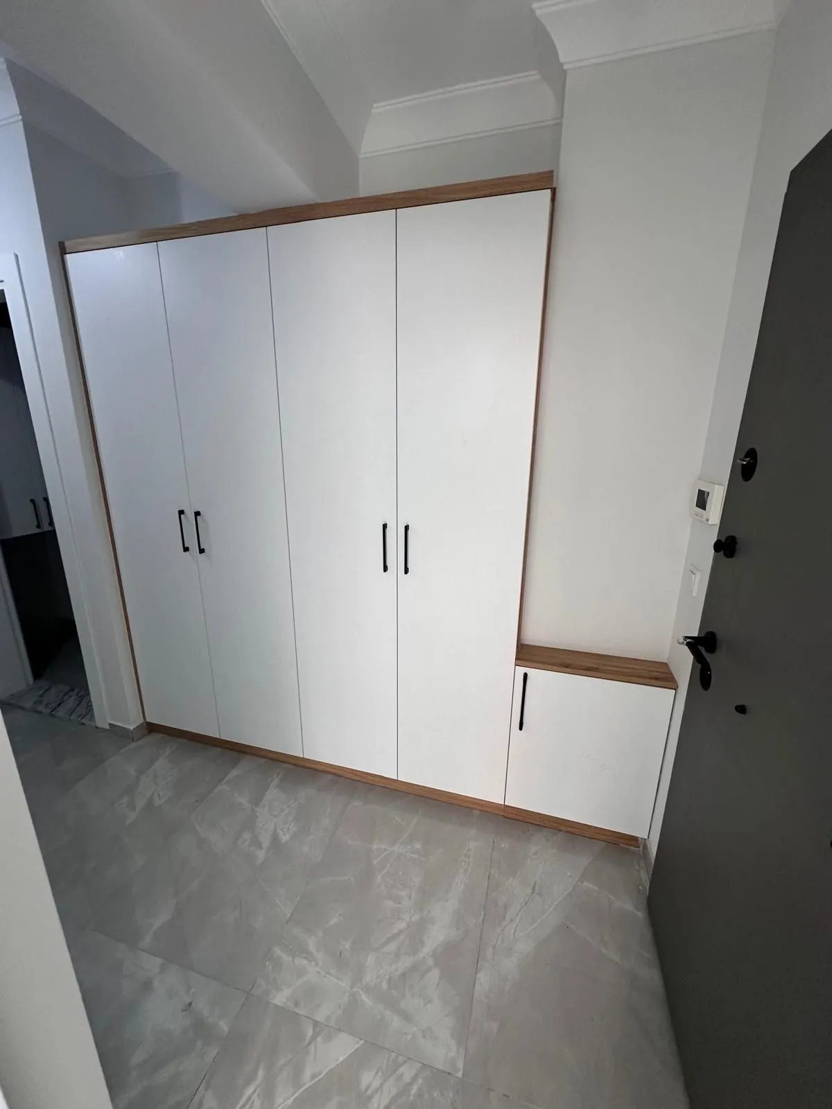 ORTACA CENGİZ TOPEL CAD. SPACIOUS 1+1 FOR SALE - Görsel 2