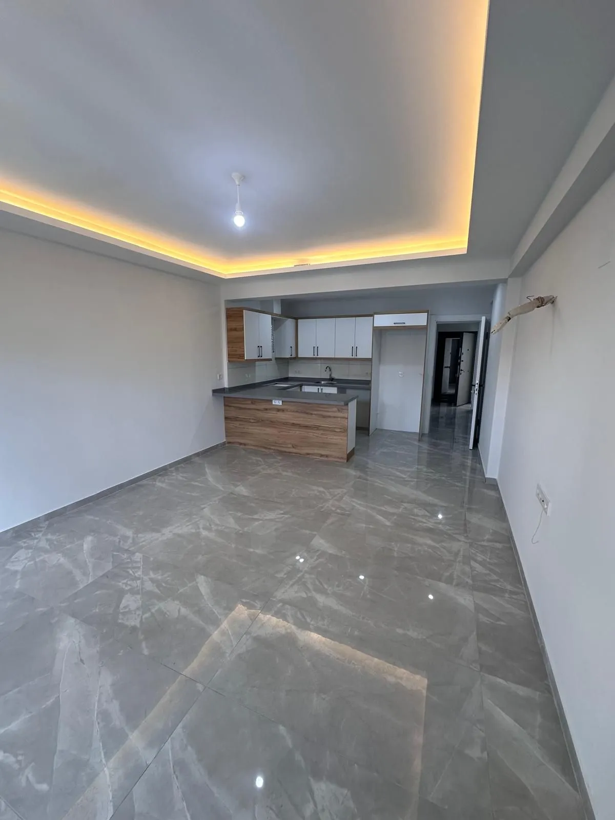 ORTACA CENGİZ TOPEL CAD. SPACIOUS 1+1 FOR SALE - Görsel 5